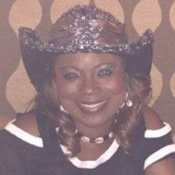 Meet your Posher, Eunice - Picture 2 of 2