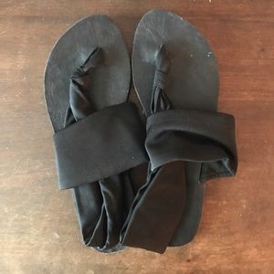otbt stretchy black slip on sandals