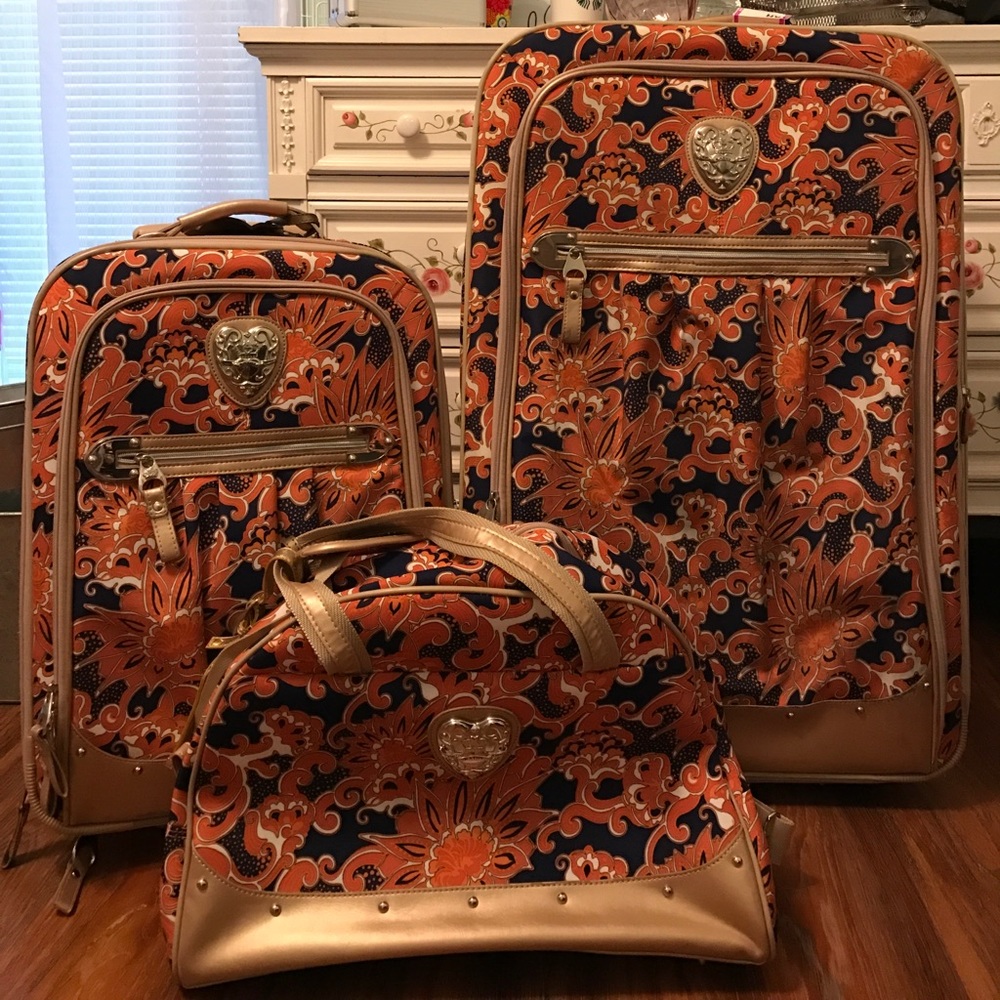 Three piece luggage set