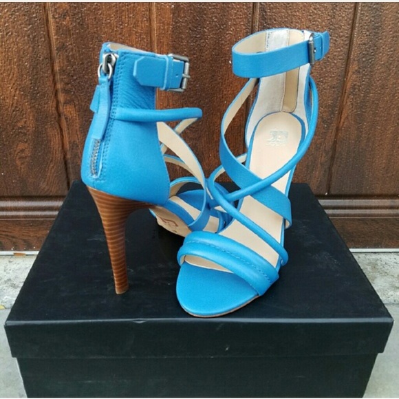 Blue heels - Picture 2 of 2