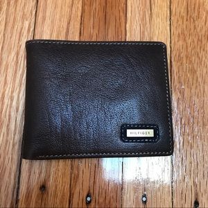 NWOT TOMMY HILFIGER BROWN/NAVY DOUBLE BILLFOLD