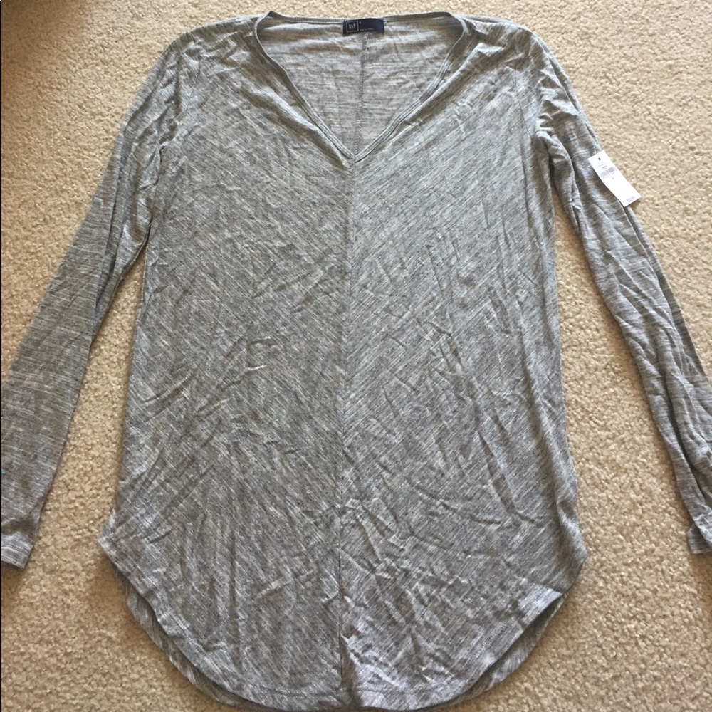 Long sleeve V-neck