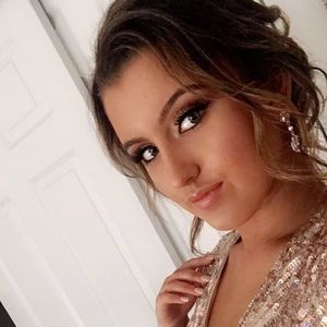 Meet your Posher, Adrienne