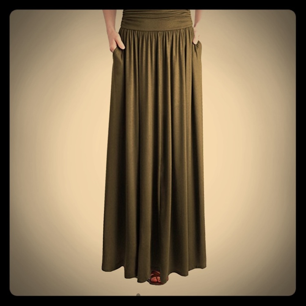Maxi Skirt with Pockets!