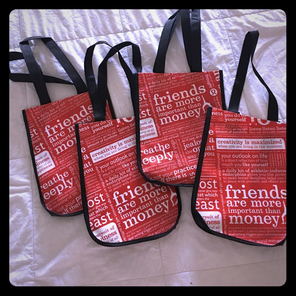 Lululemon totes