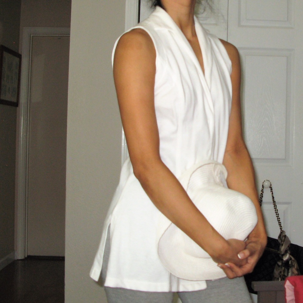 White sleeveless knit vest button up size small
