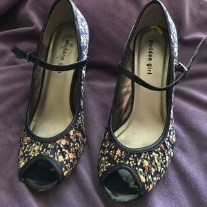 Really cute navy floral heels