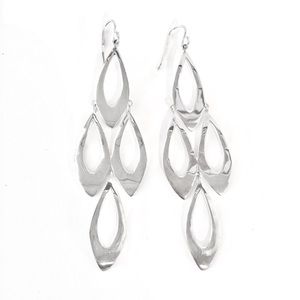 Stella & Dot NWOT silver Escapade earrings