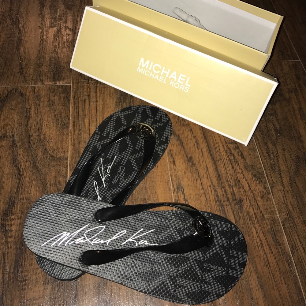 Michael kors flip flops