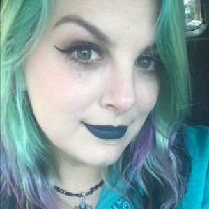 Meet your Posher, Leeann