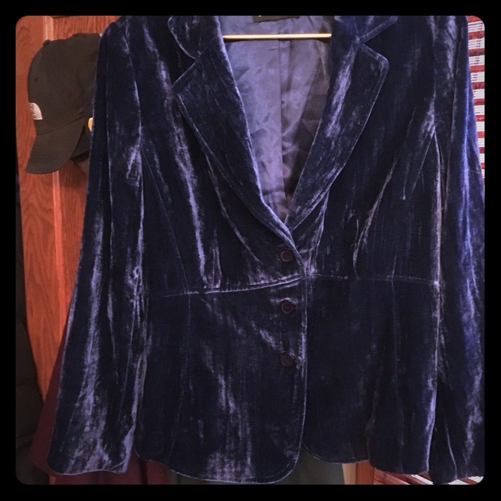 Blue crushed velvet blazer size 18 stunning!!!