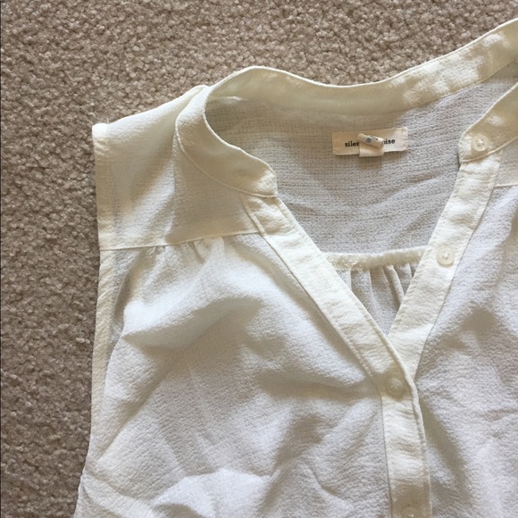 Asymmetrical sleeveless blouse - Picture 2 of 3