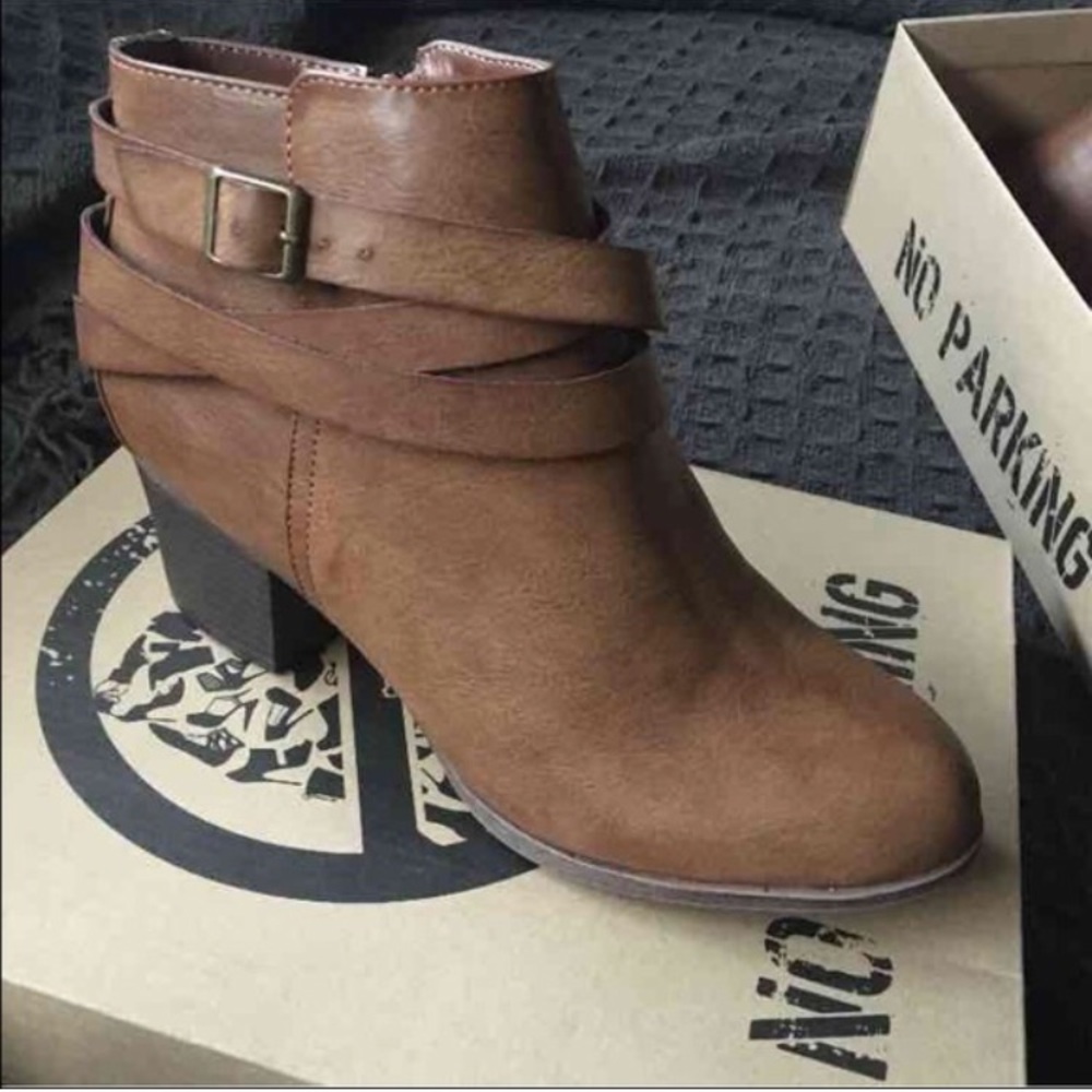Tan 'No Parking' Booties!