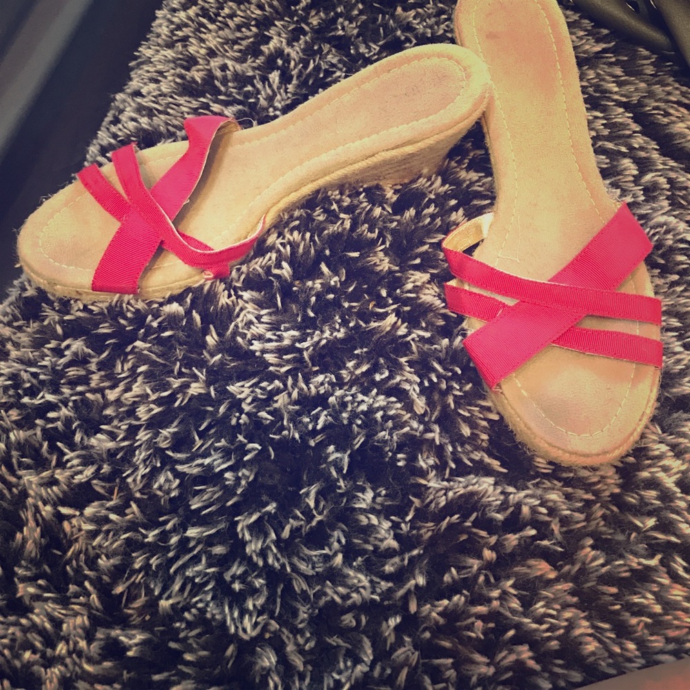 Red strappy wedges