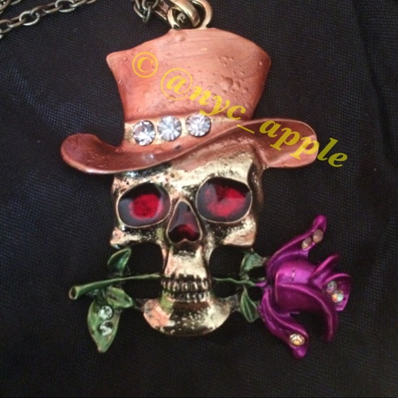 Jewelry - HP Top Hat Skull Necklace / Pendant