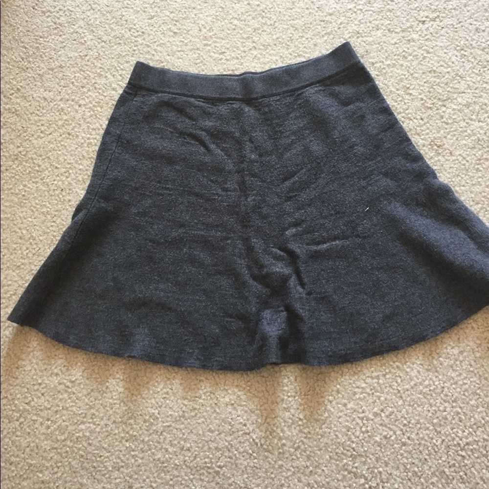 Grey knit skirt