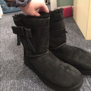 Size 9 all black brand new uggs