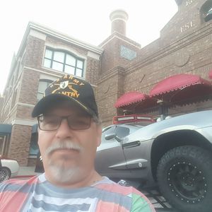 Meet your Posher, Dennis