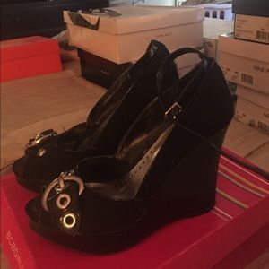 Black and silver wedge