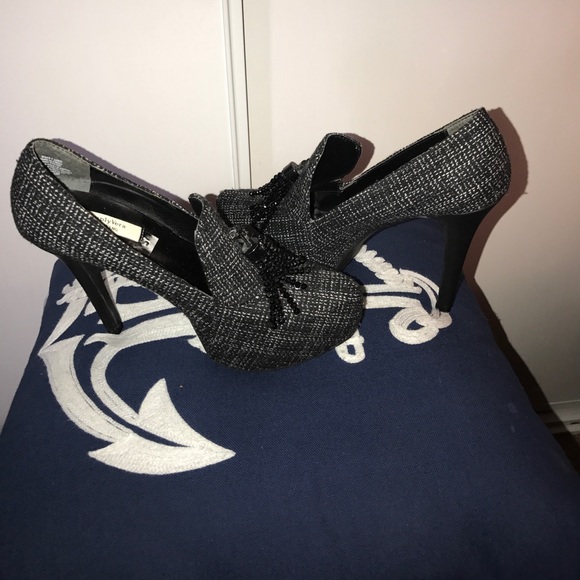 NWOT SIMPLY VERA, VERA WANG WEDGES TASSELS HEELS - Picture 4 of 4