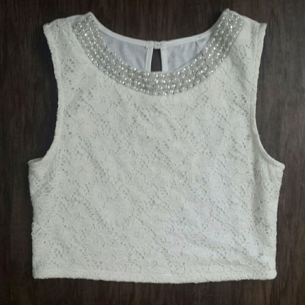 Fio Fio Crop Top w/ Pearl Accent and Lace Front