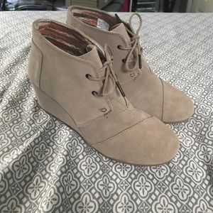 TOMS Dessert Wedges