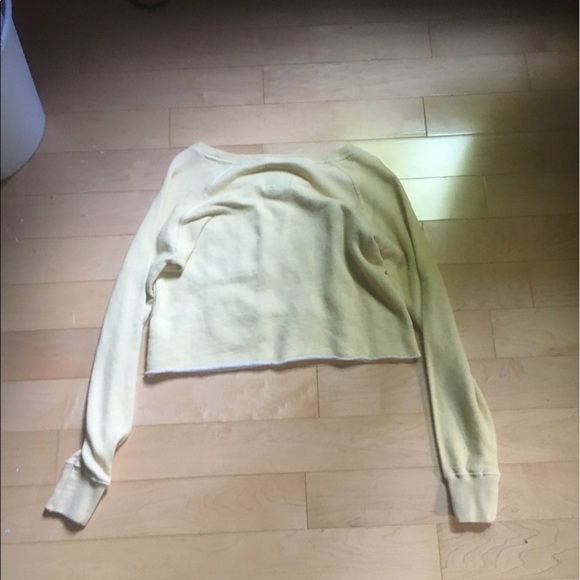 "SMILE" tongue crop top - Picture 3 of 3