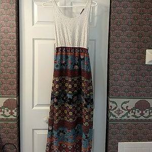 Maxi dress with lace top
