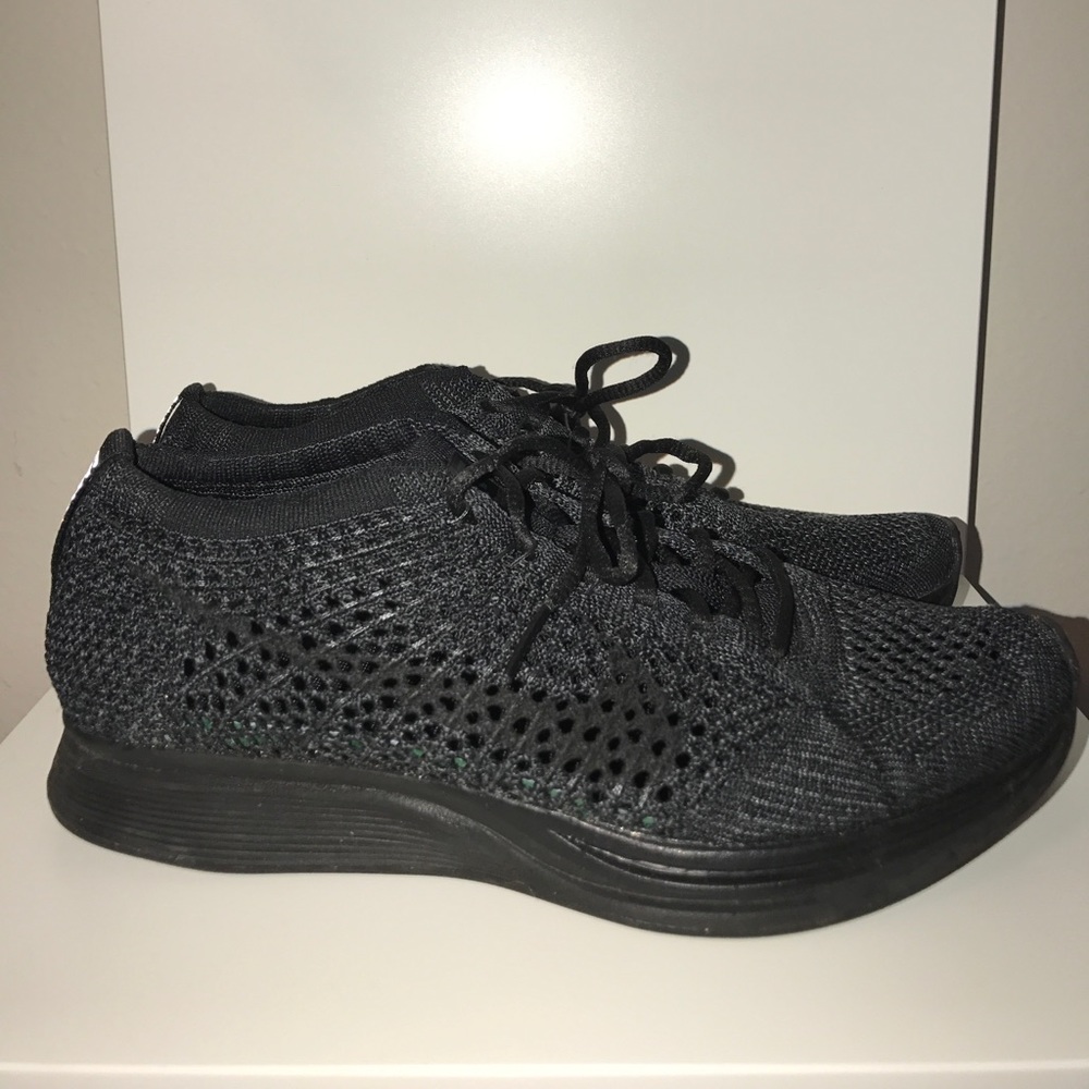 Nike flynit racers blackout