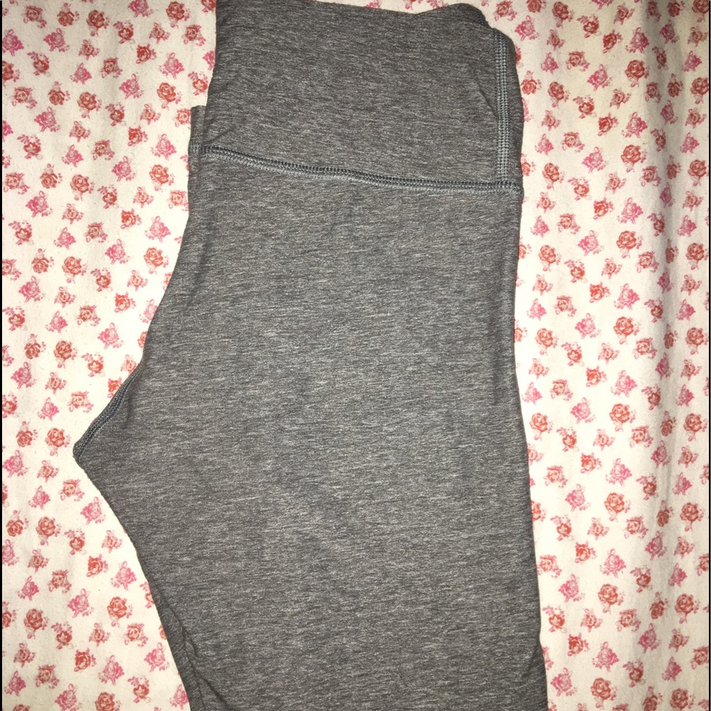 Grey lulu lemon yoga pants