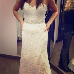 TAGS ON!!! Alfred Angelo Lace Wedding Dress