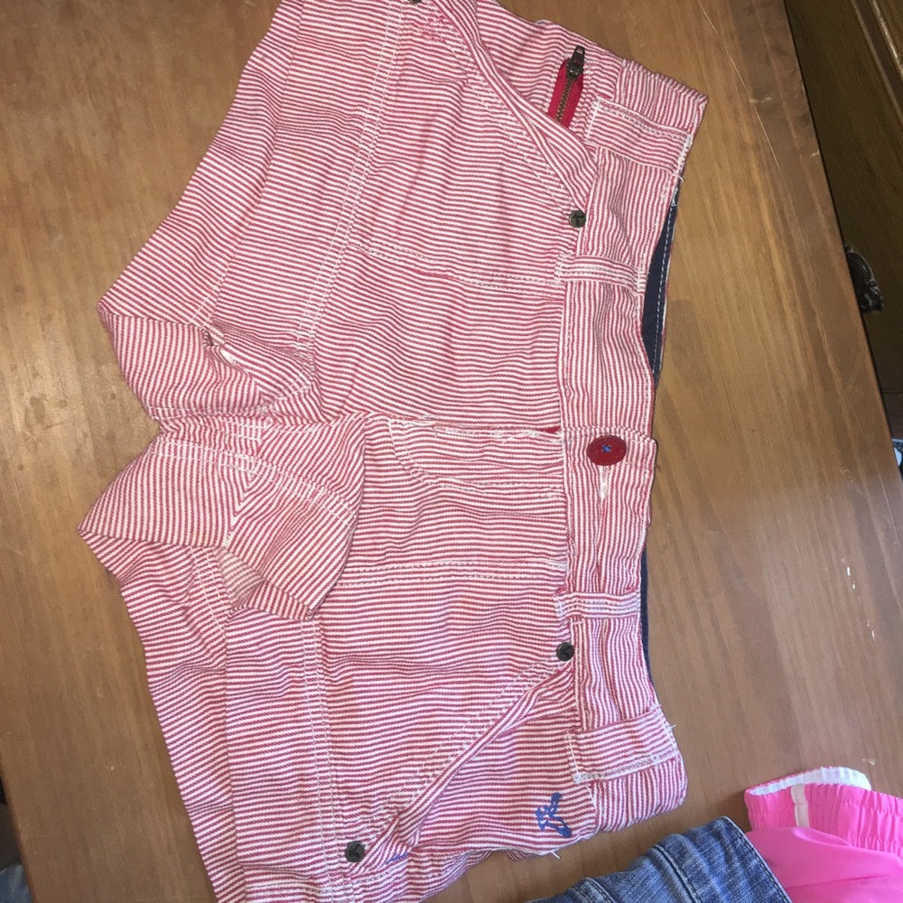 red and white american eagle shorts size 6!!