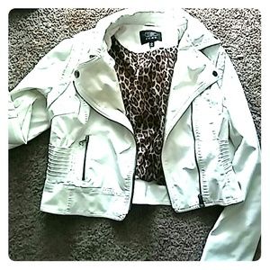 Jacket/ parts are leather