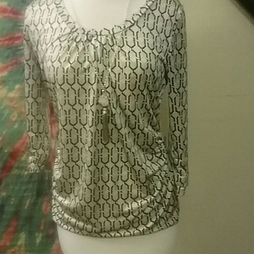 Long sleeve scoop neck NY & Co. Blouse