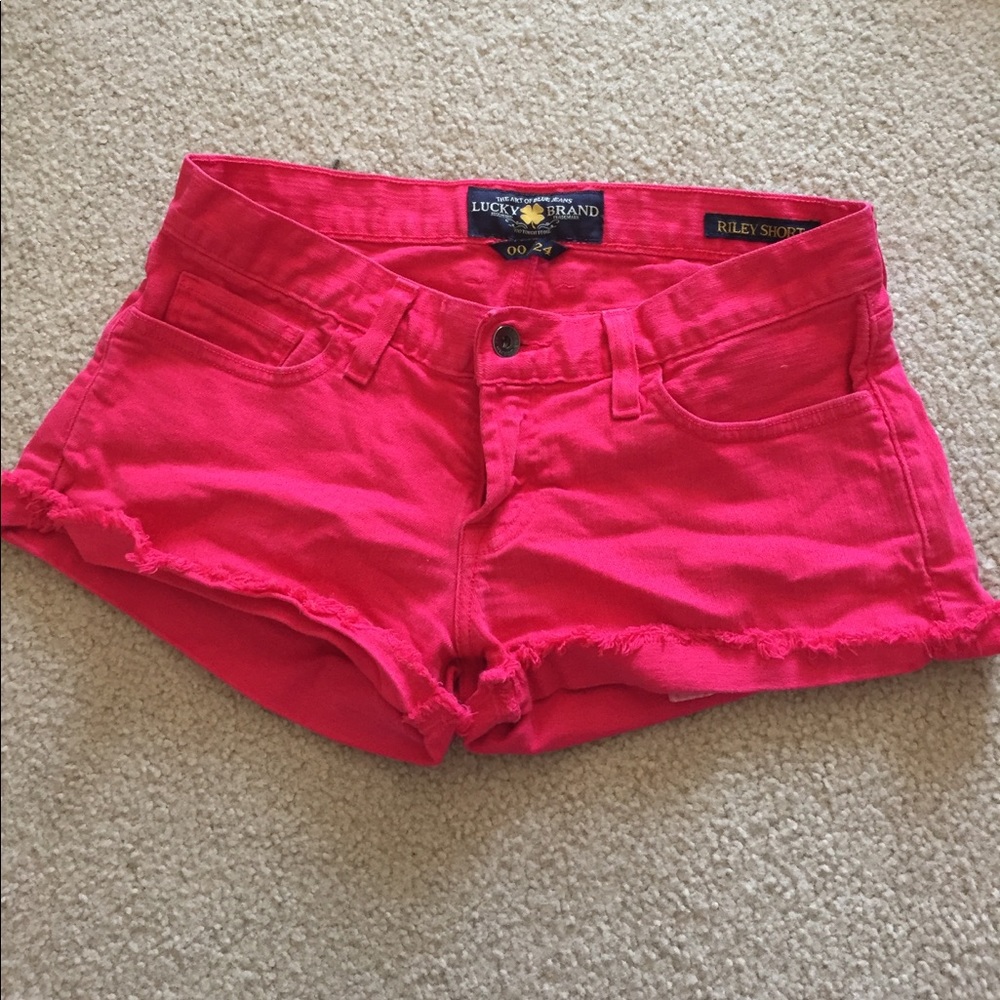 Cuffed pink shorts