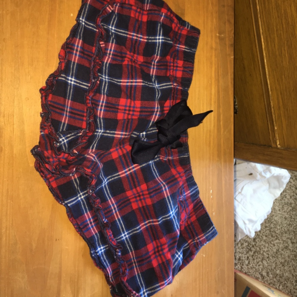 cute A & finch night shorts size medium!!