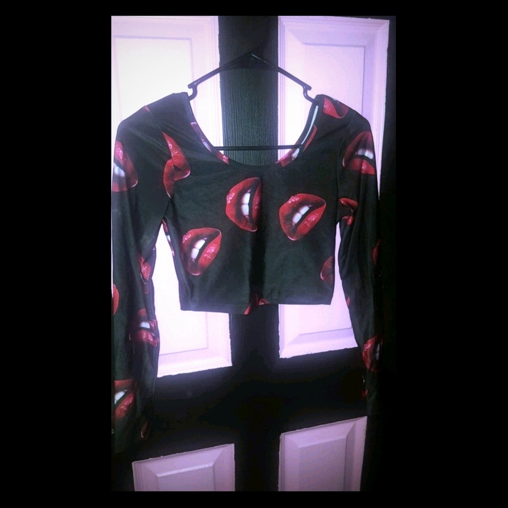 Long sleeve crop top