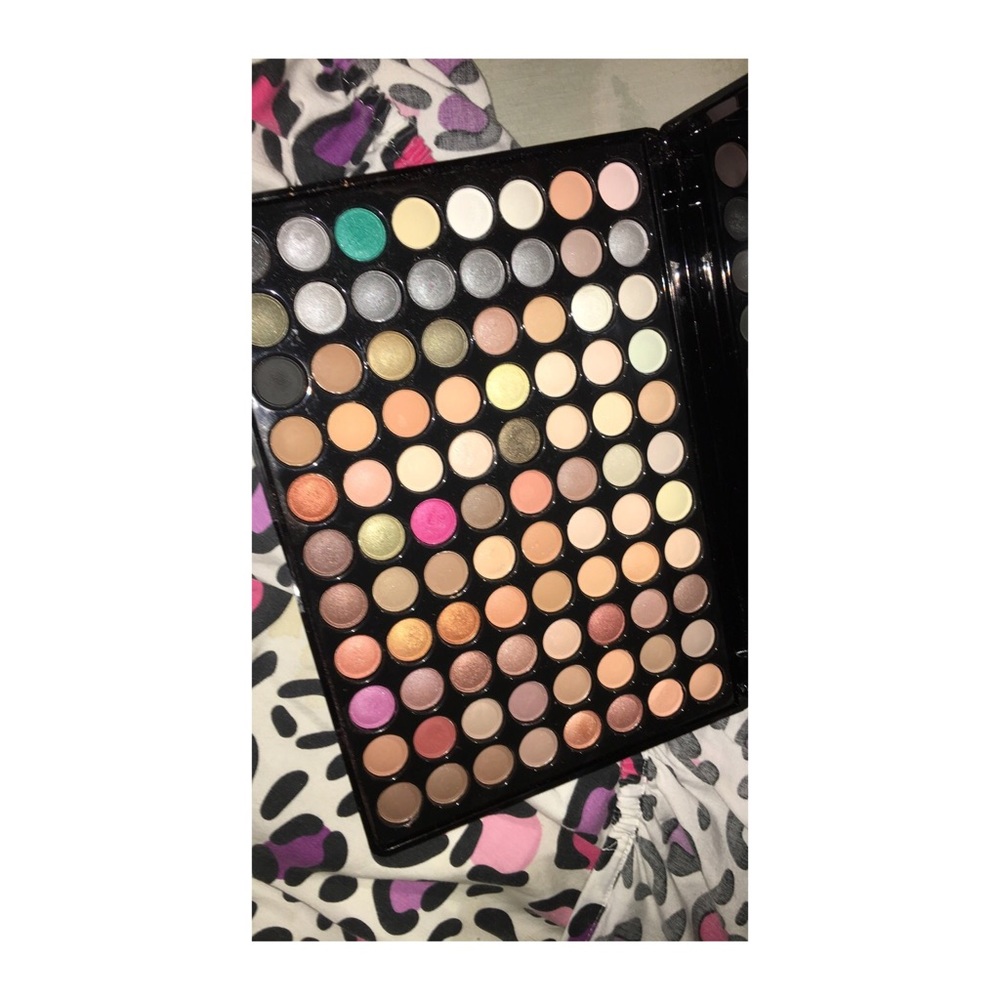 EYESHADOW PALETTE