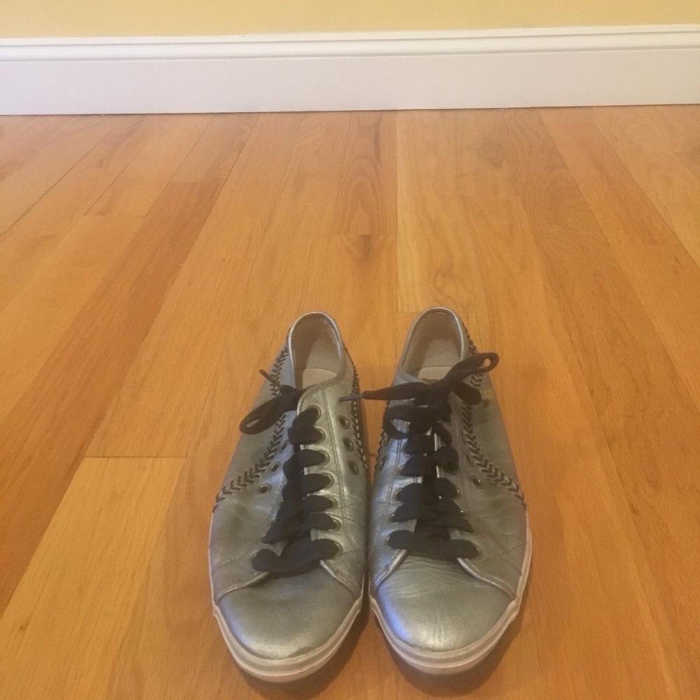 PUMA by RUDOLF DASSLER spunky silver sneakers!