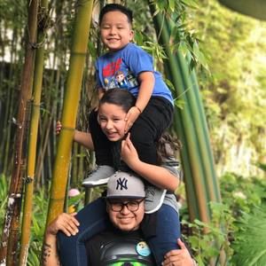 Meet your Posher, Enrique-lina