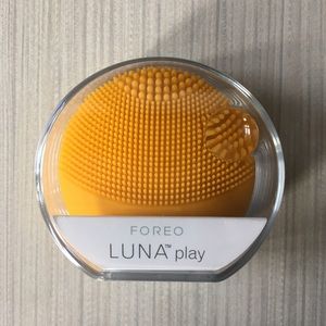 Foreo Luna play in Sunflower Yellow