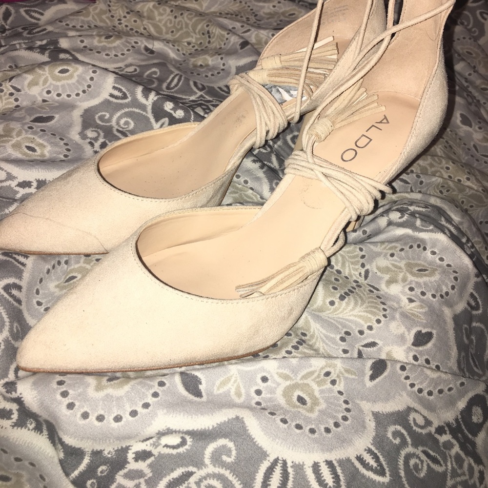 Aldo cream suede pumps💕