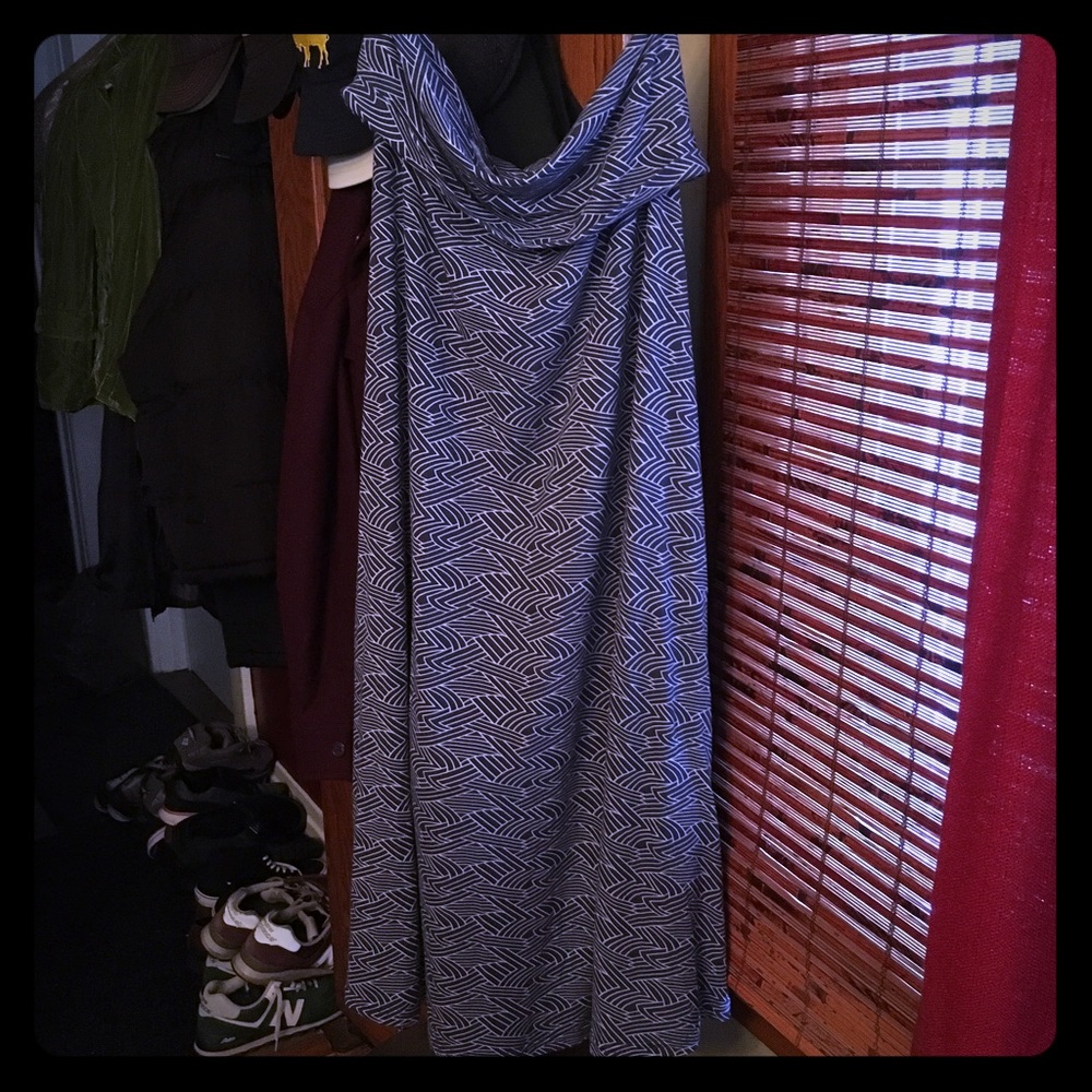 Navy blue and white maxi skirt size xl NWT