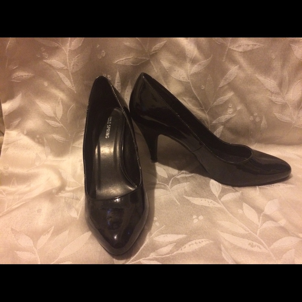 Black pumps Call it SPRING size 9 Barely worn