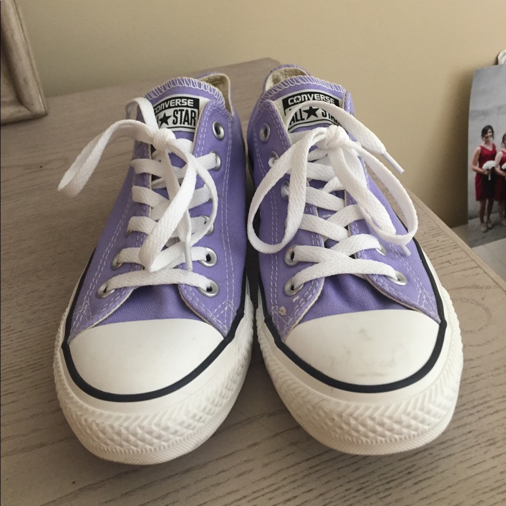 Lavender low top converse