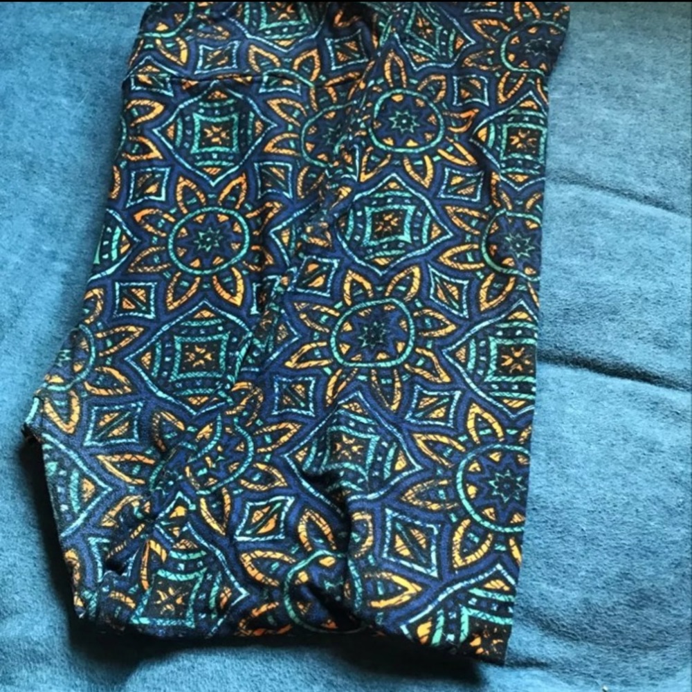 Lularoe Tall And Curvy Leggings