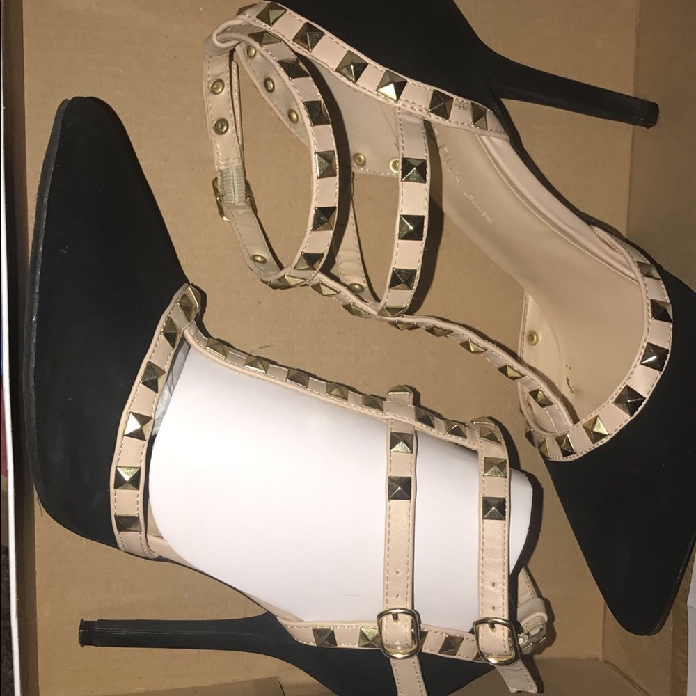 heels - Picture 2 of 3