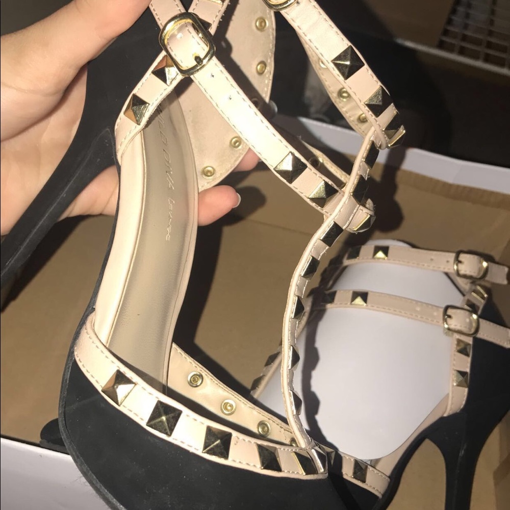 heels - Picture 3 of 3