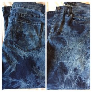 Acid wash cropped jeans