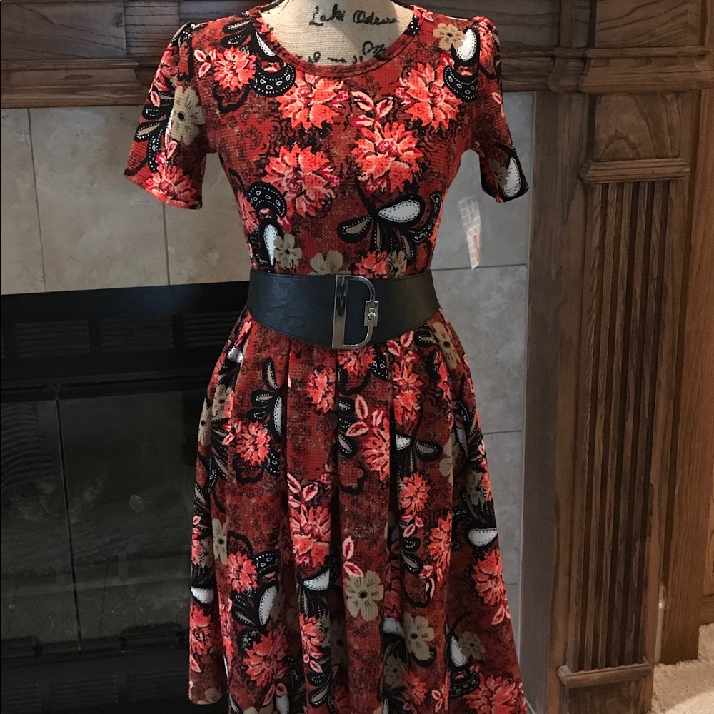 Small Floral Lularoe Amelia